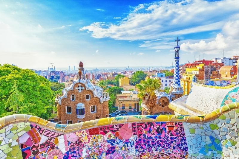 The colorful mosaic of the Serpentine Bench at Park Güell