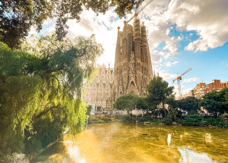Park Güell and Sagrada Familia Tour with Skip the Line Tickets